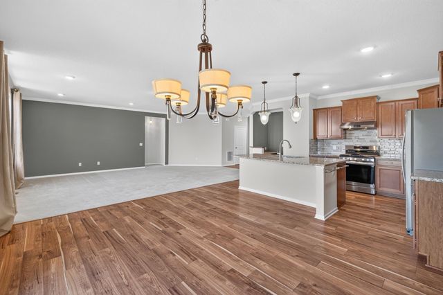 9216 Lighthouse Lane, Woodbury, MN 55129