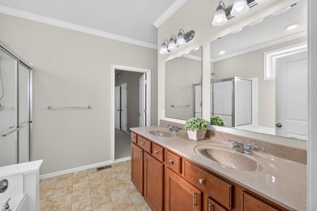 9216 Lighthouse Lane, Woodbury, MN 55129