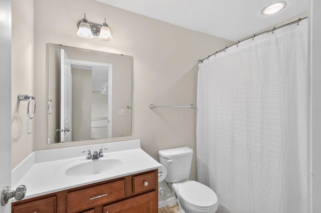 9216 Lighthouse Lane, Woodbury, MN 55129