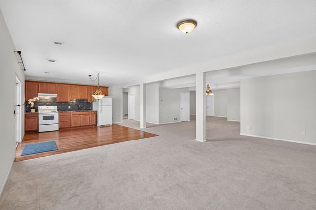 9216 Lighthouse Lane, Woodbury, MN 55129
