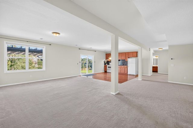 9216 Lighthouse Lane, Woodbury, MN 55129