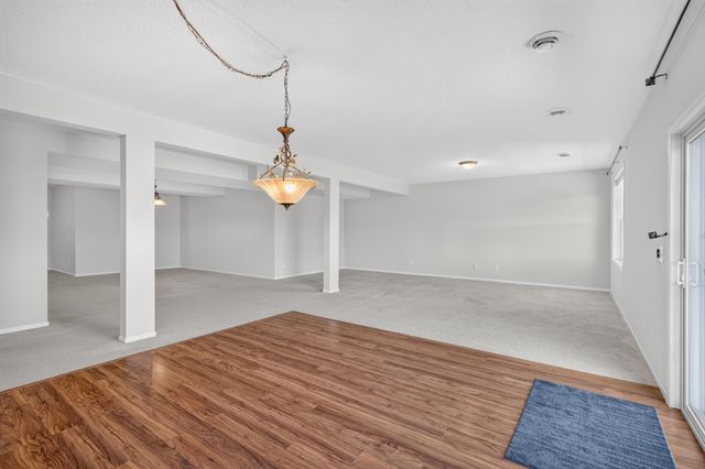 9216 Lighthouse Lane, Woodbury, MN 55129