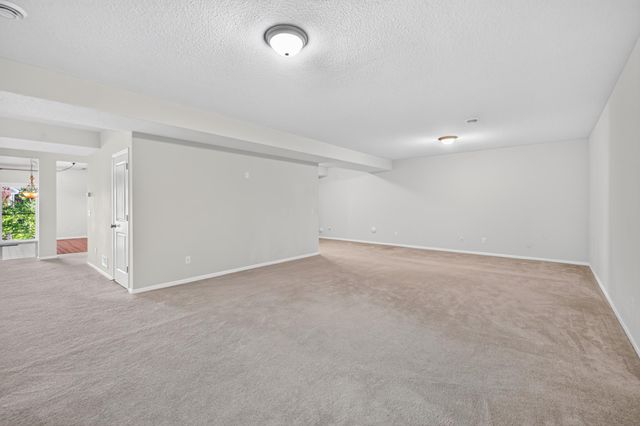 9216 Lighthouse Lane, Woodbury, MN 55129