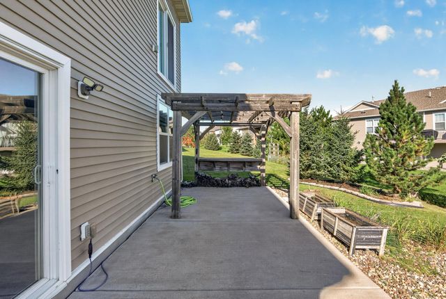 9216 Lighthouse Lane, Woodbury, MN 55129