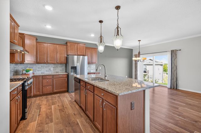 9216 Lighthouse Lane, Woodbury, MN 55129