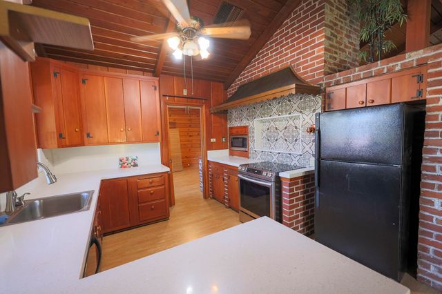 267 N Strathmore Avenue, Lindsay, CA 93247