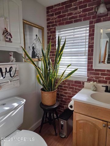 62 Horseshoe Court, Tinton Falls, NJ 07753