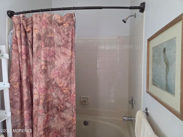 62 Horseshoe Court, Tinton Falls, NJ 07753