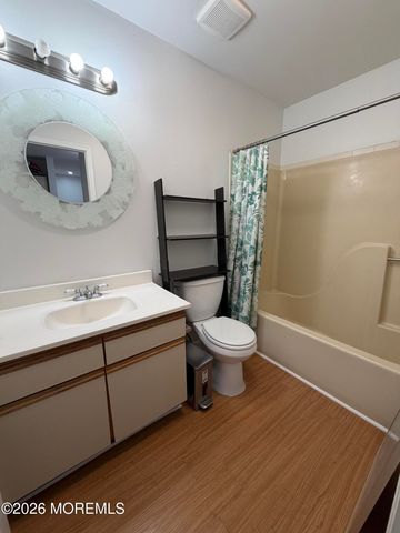 62 Horseshoe Court, Tinton Falls, NJ 07753