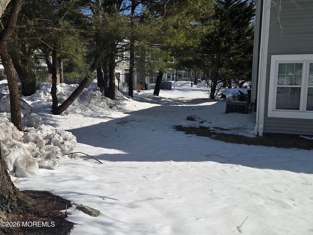 62 Horseshoe Court, Tinton Falls, NJ 07753