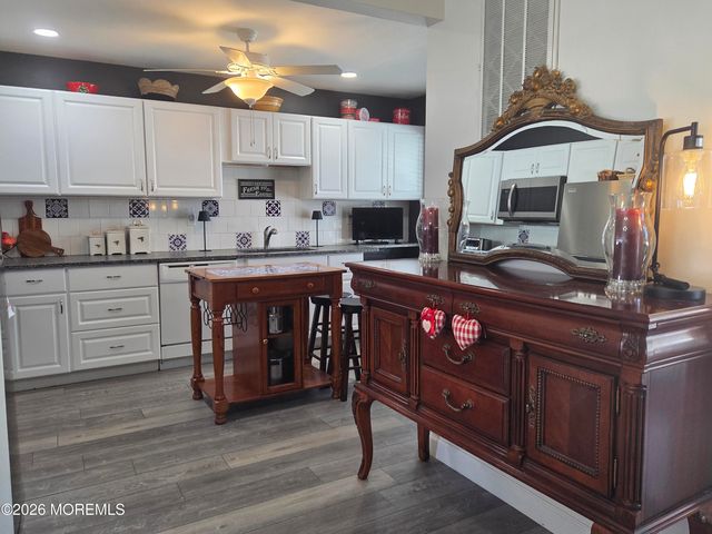 62 Horseshoe Court, Tinton Falls, NJ 07753