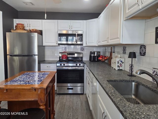 62 Horseshoe Court, Tinton Falls, NJ 07753