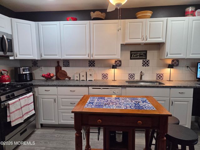 62 Horseshoe Court, Tinton Falls, NJ 07753