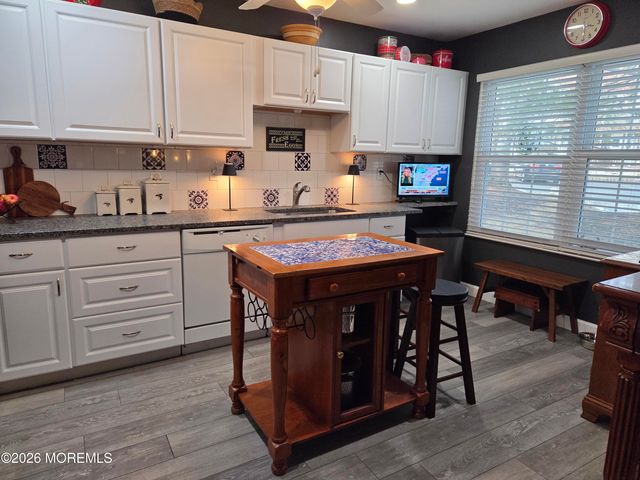 62 Horseshoe Court, Tinton Falls, NJ 07753