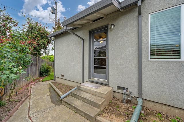 6200 Templeton Dr, Carmichael, CA 95608