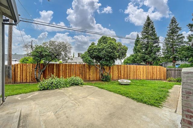 6200 Templeton Dr, Carmichael, CA 95608
