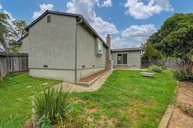 6200 Templeton Dr, Carmichael, CA 95608