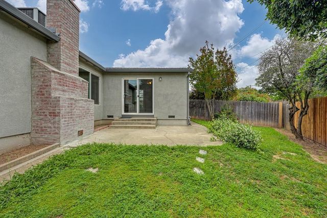 6200 Templeton Dr, Carmichael, CA 95608