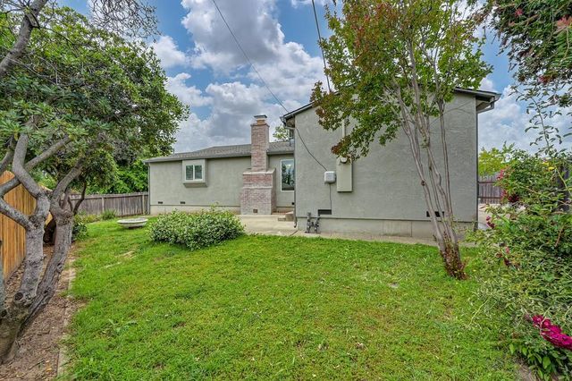 6200 Templeton Dr, Carmichael, CA 95608