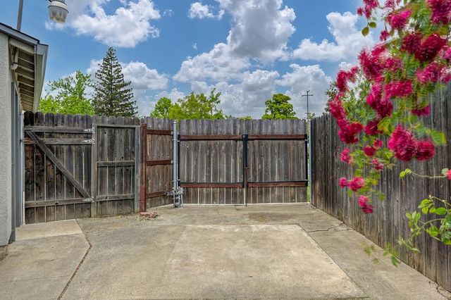 6200 Templeton Dr, Carmichael, CA 95608