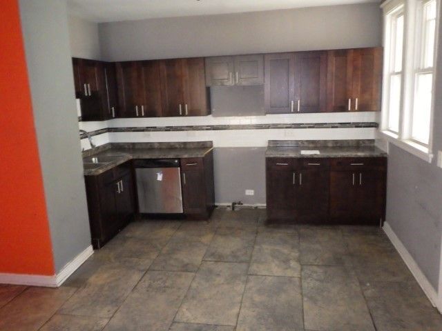 7916 S East End Avenue, Chicago, IL 60617