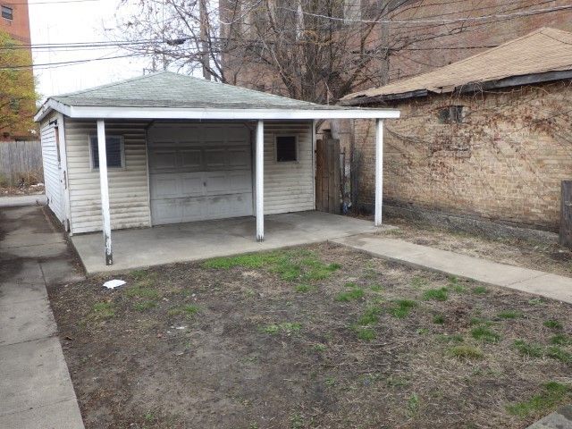 7916 S East End Avenue, Chicago, IL 60617
