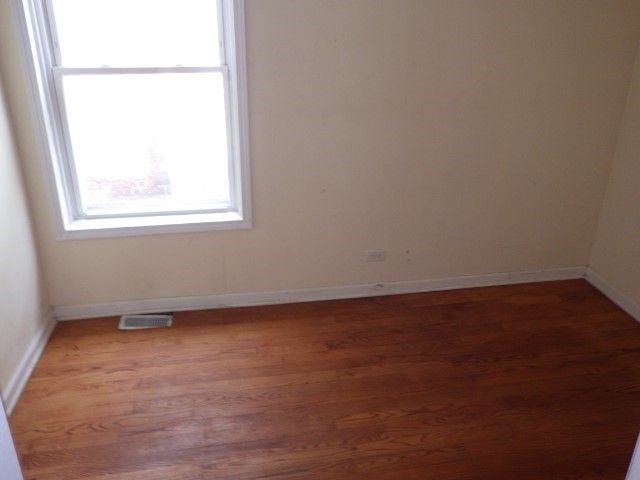 7916 S East End Avenue, Chicago, IL 60617