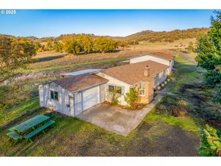 240 BLANDS Ln, Roseburg, OR 97471