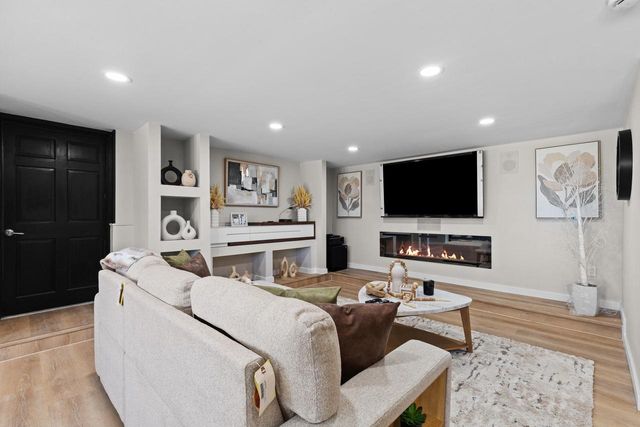 N69W13127 Harding DRIVE, Menomonee Falls, WI 53051
