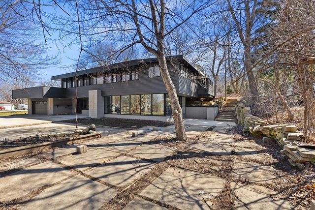 N69W13127 Harding DRIVE, Menomonee Falls, WI 53051