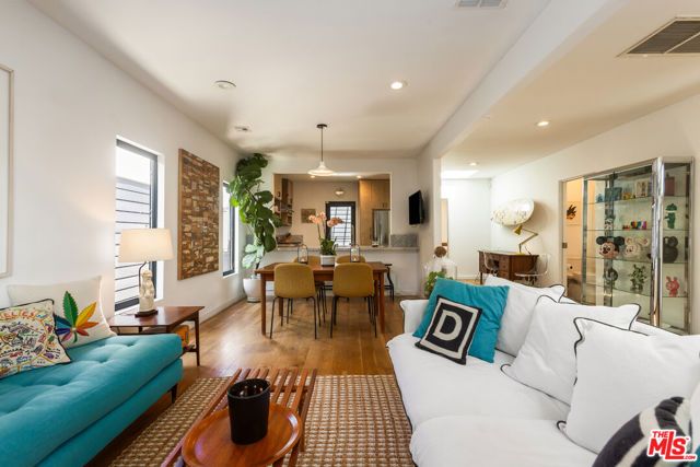 8985 Lloyd Place, West Hollywood, CA 90069