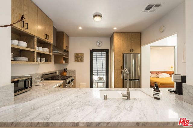 8985 Lloyd Place, West Hollywood, CA 90069