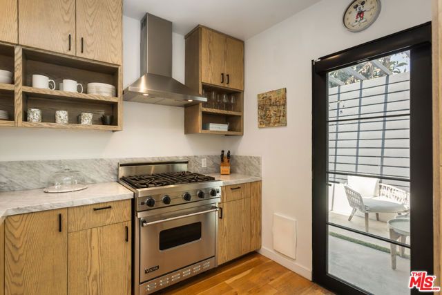 8985 Lloyd Place, West Hollywood, CA 90069