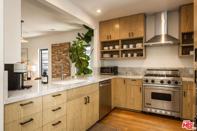 8985 Lloyd Place, West Hollywood, CA 90069