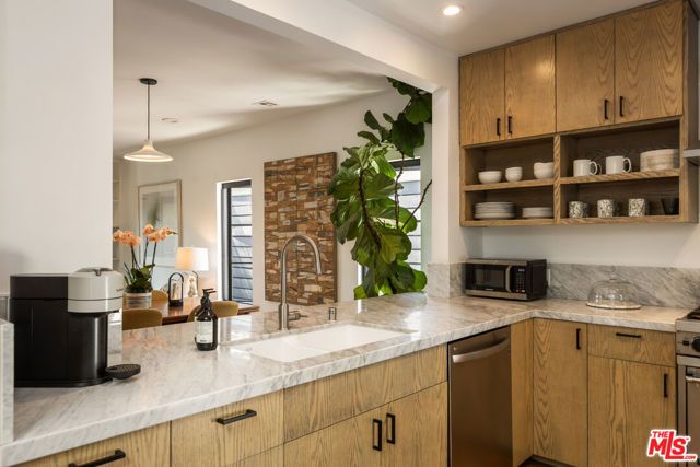 8985 Lloyd Place, West Hollywood, CA 90069