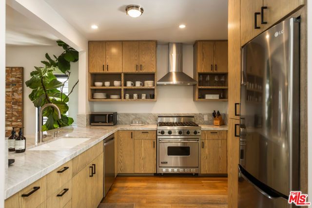 8985 Lloyd Place, West Hollywood, CA 90069