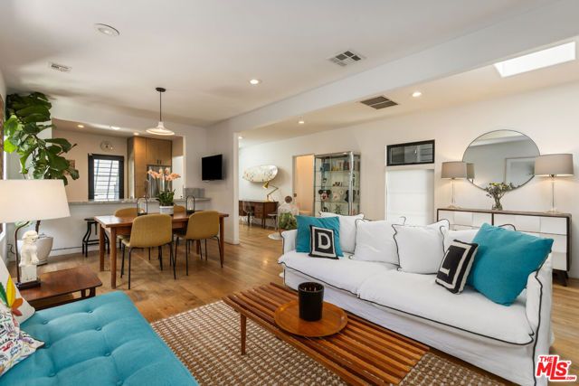 8985 Lloyd Place, West Hollywood, CA 90069