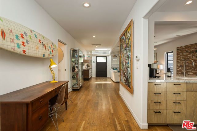 8985 Lloyd Place, West Hollywood, CA 90069
