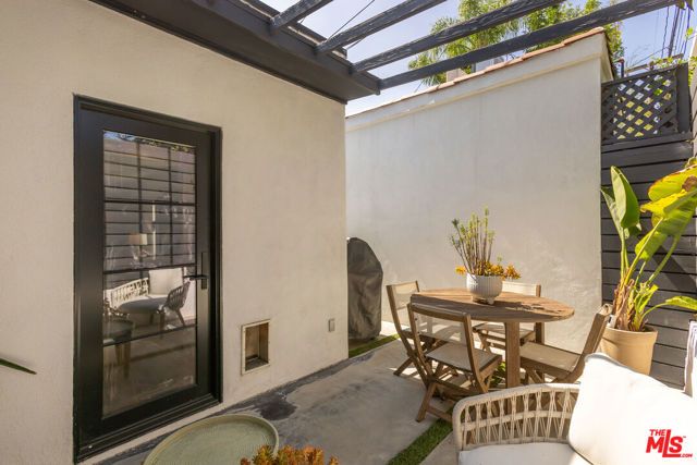 8985 Lloyd Place, West Hollywood, CA 90069