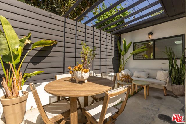 8985 Lloyd Place, West Hollywood, CA 90069