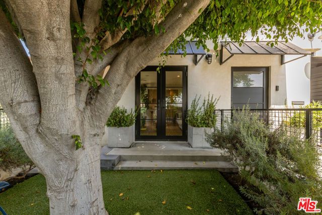 8985 Lloyd Place, West Hollywood, CA 90069