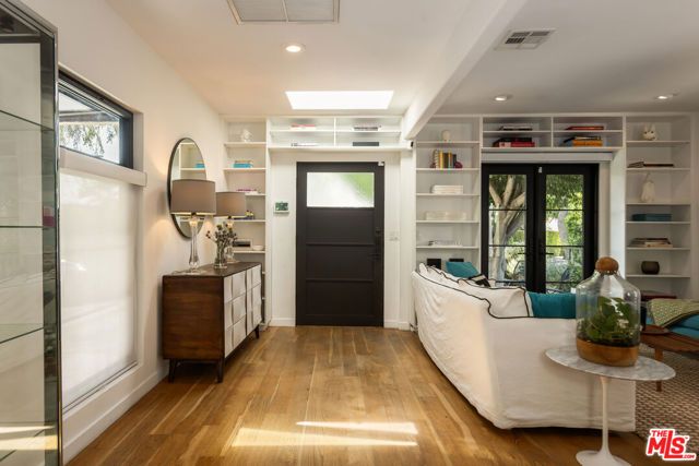 8985 Lloyd Place, West Hollywood, CA 90069
