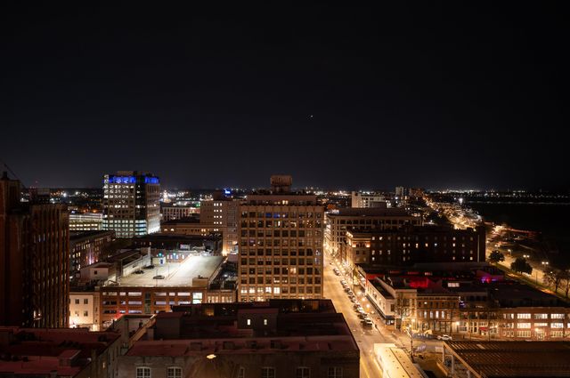 127 Madison Ave Apt 701, Memphis, TN 38103