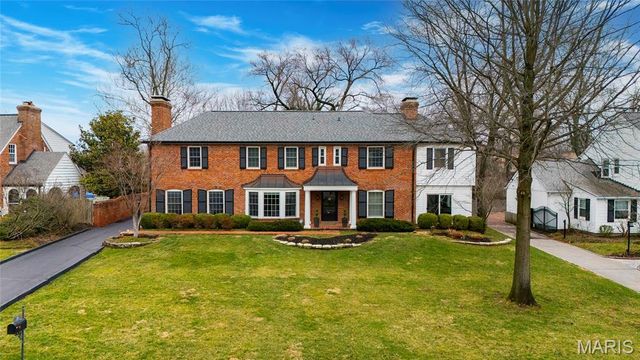 39 Willow Hill Road, Ladue, MO 63124