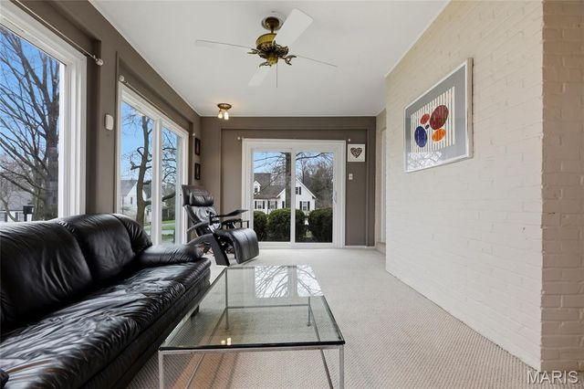 39 Willow Hill Road, Ladue, MO 63124