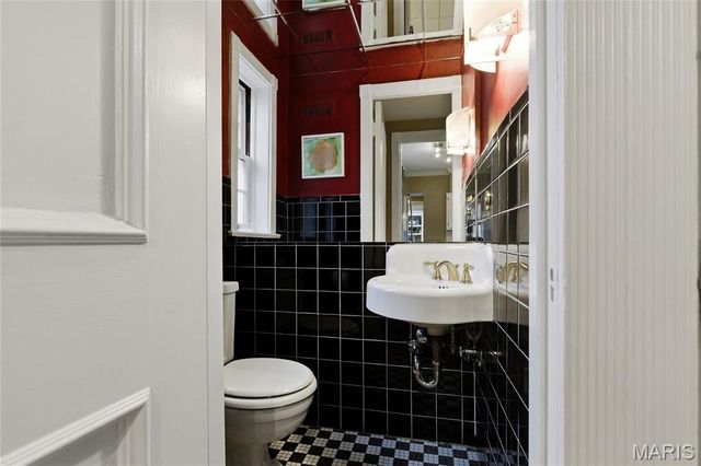 39 Willow Hill Road, Ladue, MO 63124