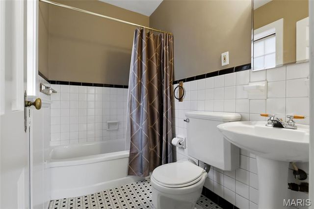 39 Willow Hill Road, Ladue, MO 63124