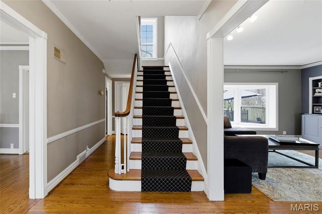 39 Willow Hill Road, Ladue, MO 63124