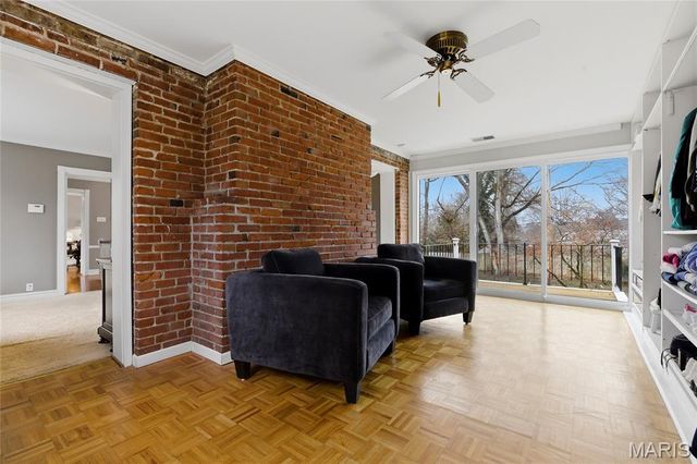 39 Willow Hill Road, Ladue, MO 63124