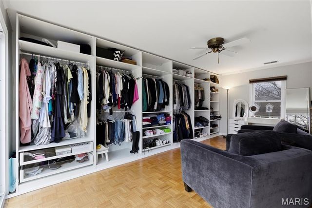 39 Willow Hill Road, Ladue, MO 63124